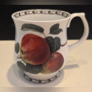 Vintage Queen's Horticultural Society Hookers Fruit- Footed Apple 10 Oz Mug